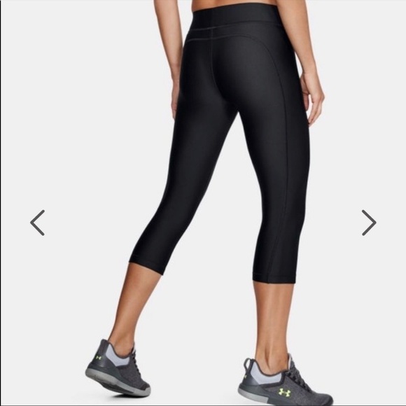 HeatGear Under Armour Capris in Black - Picture 2 of 10